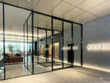 オフィスビル出入口