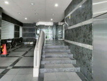 オフィスビル出入口