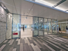 オフィスビル出入口