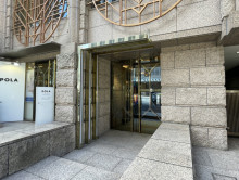 オフィスビル出入口