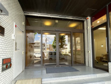 オフィスビル出入口