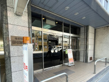 オフィスビル出入口