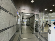 オフィスビル出入口