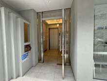 オフィスビル出入口