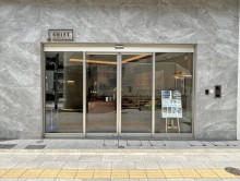 オフィスビル出入口