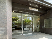 オフィスビル出入口