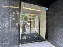 オフィスビル出入口