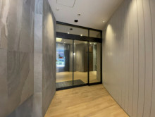 オフィスビル出入口