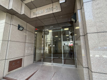 オフィスビル出入口