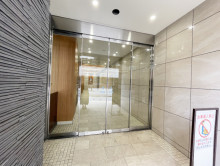 オフィスビル出入口