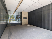 オフィスビル出入口