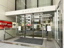 オフィスビル出入口