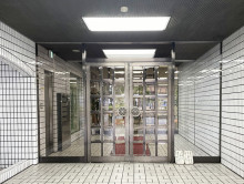 オフィスビル出入口