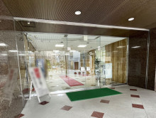 オフィスビル出入口