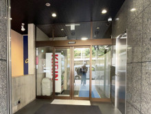 オフィスビル出入口