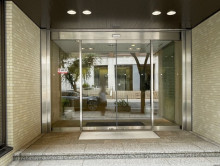 オフィスビル出入口