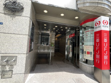 オフィスビル出入口