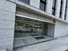 オフィスビル出入口