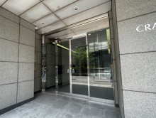 オフィスビル出入口