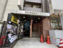 オフィスビル出入口