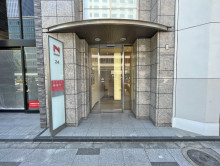 オフィスビル出入り口