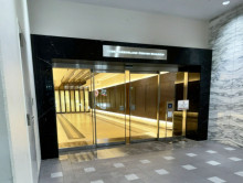 オフィスビル出入口