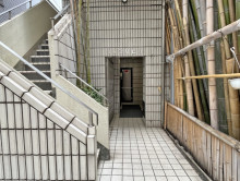 オフィスビル出入り口