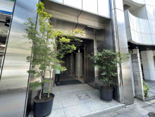 オフィスビル出入口