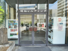 オフィスビル出入口