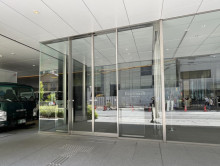 オフィスビル出入口