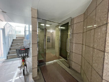 オフィスビル出入口