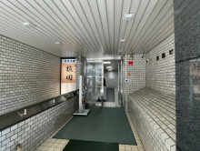 オフィスビル出入口