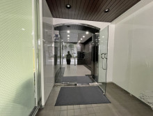 オフィスビル出入口