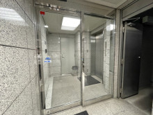 オフィスビル出入口