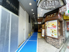 オフィスビル出入口