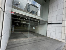 オフィスビル出入口