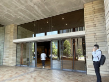 オフィスビル出入口