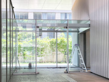 オフィスビル出入口