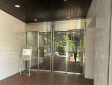 オフィスビル出入口