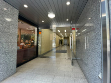 オフィスビル出入口