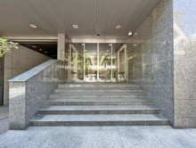 オフィスビル出入り口