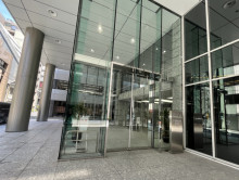 オフィスビル出入口