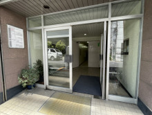 オフィスビル出入口