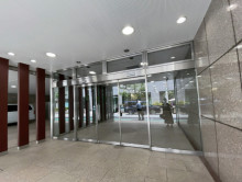 オフィスビル出入口