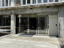 オフィスビル出入口