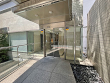 オフィスビル出入口