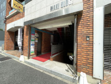 オフィスビル出入口