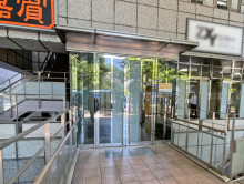 オフィスビル出入口
