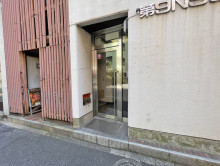 オフィスビル出入口