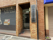 オフィスビル出入口